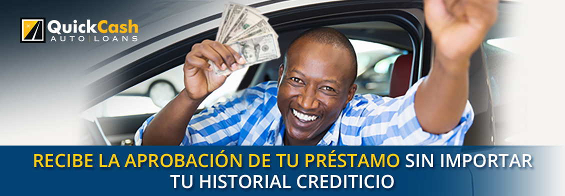 Imagen de un Hombre Saliendo de Quick Cash Auto Loans Feliz Por Haber Obtenido un Prstamos Por Ttulo de Auto en El Portal